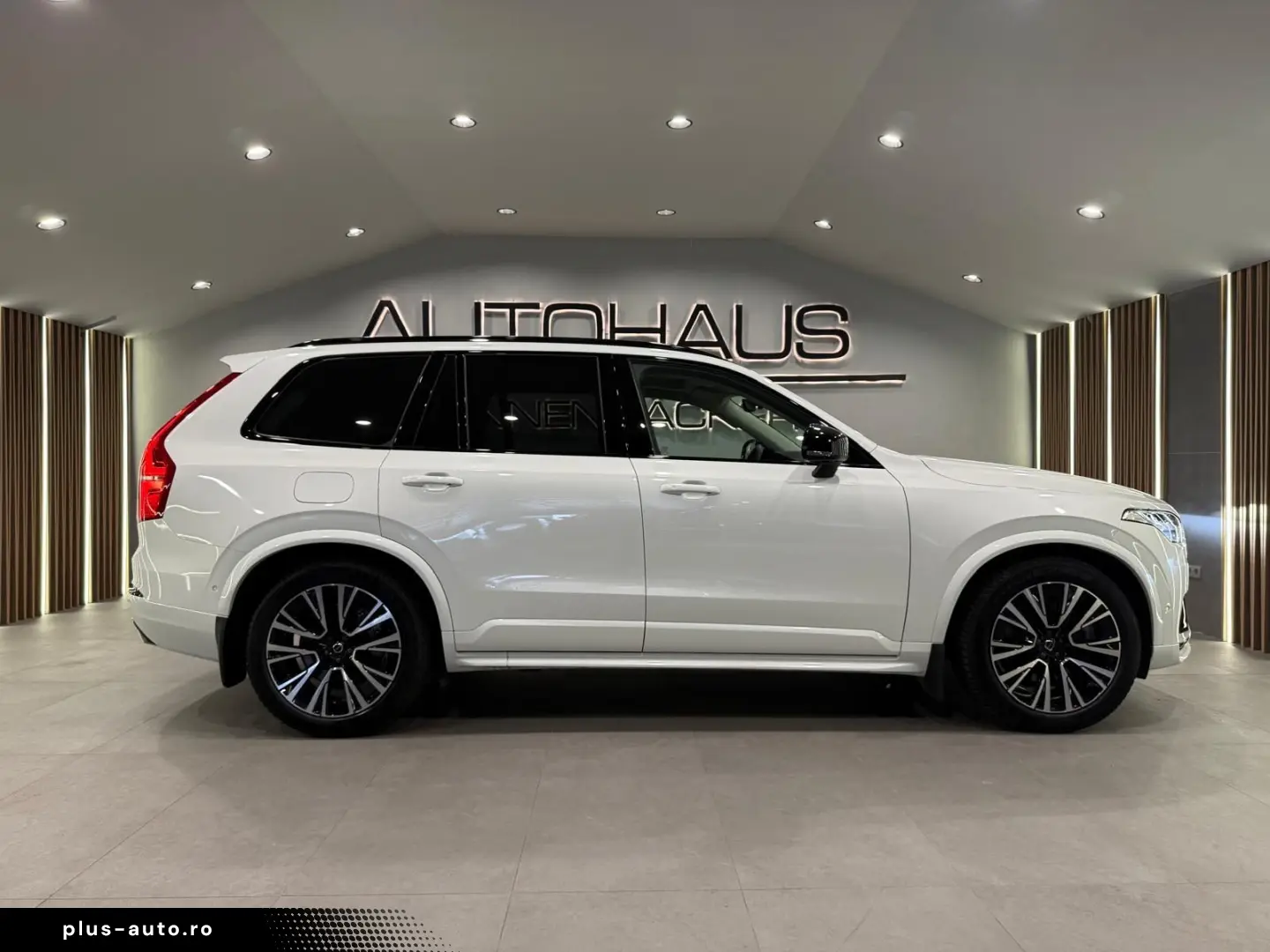 VOLVO XC90 Ultra Dark Recharge
