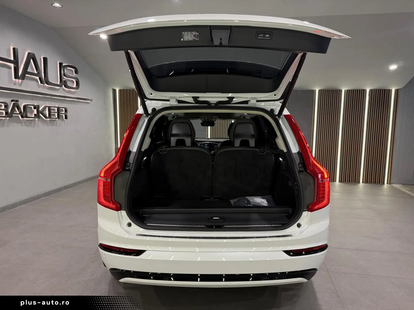 VOLVO XC90 Ultra Dark Recharge