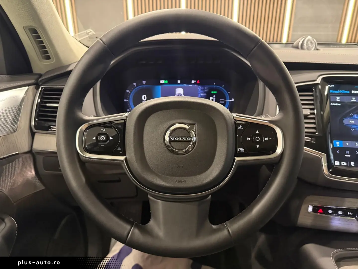 VOLVO XC90 Ultra Dark Recharge