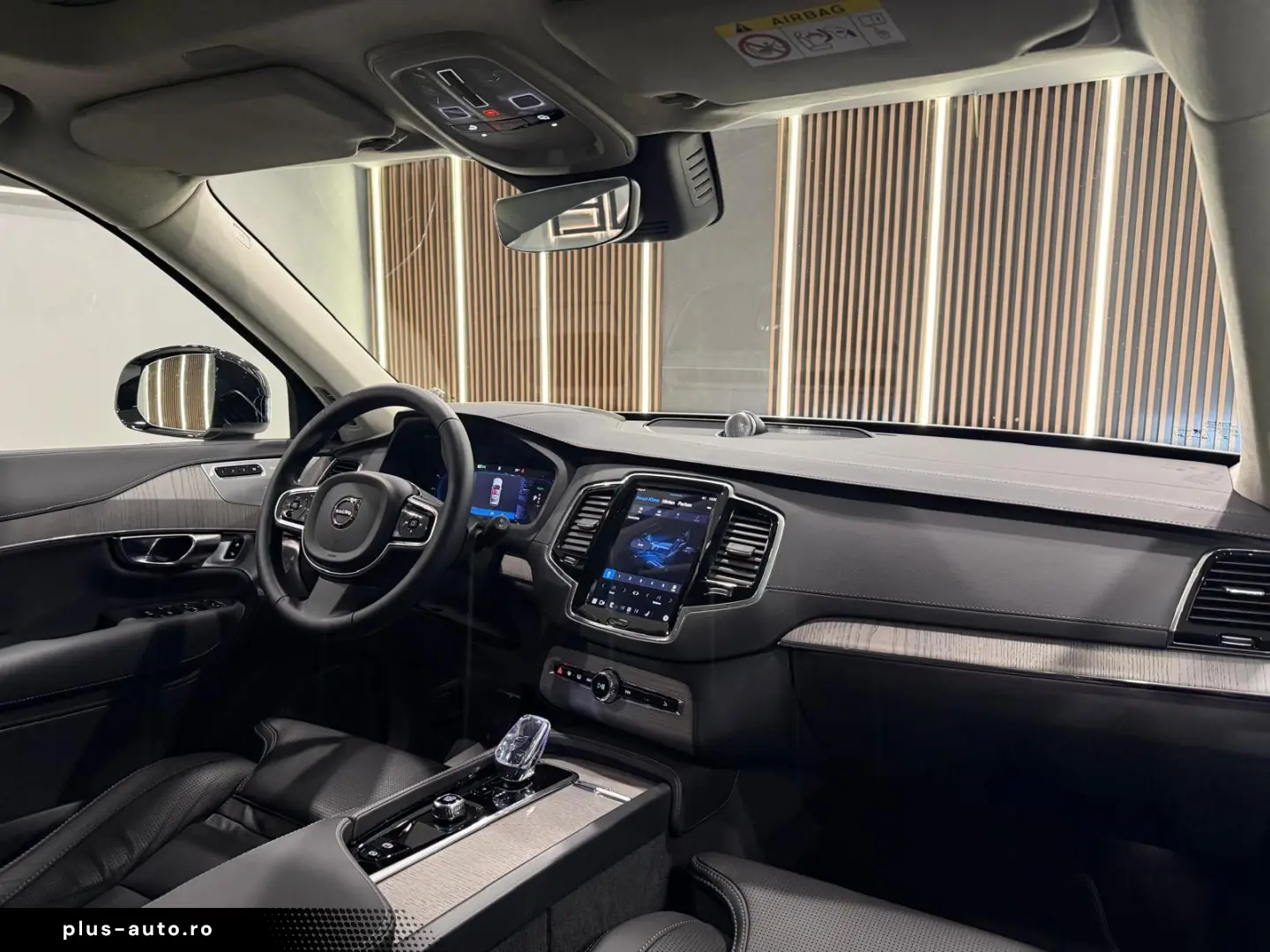 VOLVO XC90 Ultra Dark Recharge
