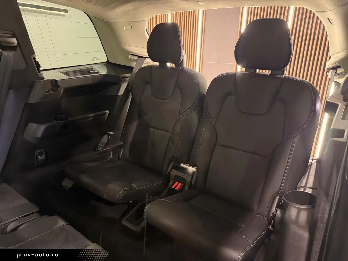 VOLVO XC90 Ultra Dark Recharge