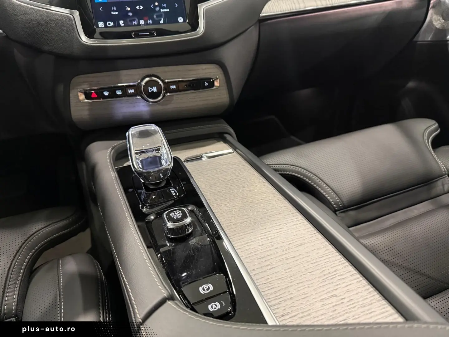 VOLVO XC90 Ultra Dark Recharge