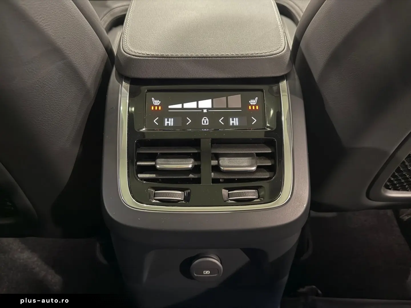 VOLVO XC90 Ultra Dark Recharge