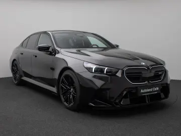 BMW M5 xDrive_Panoramic_360_B&W_HUD_M-Drivers