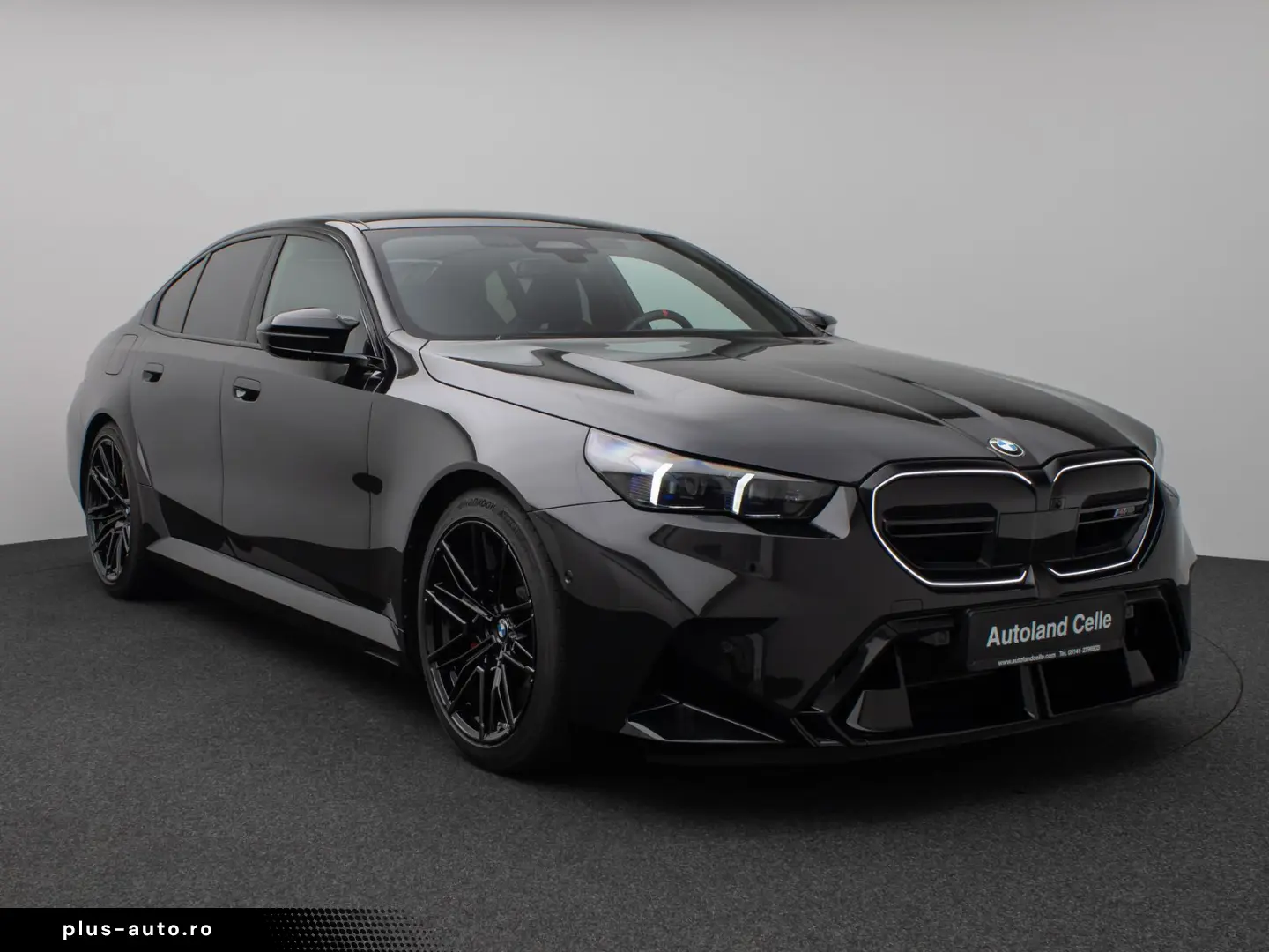BMW M5 xDrive_Panoramic_360_B&W_HUD_M-Drivers