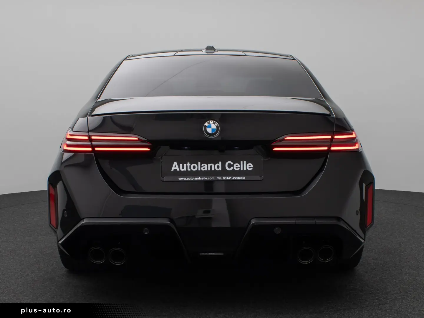BMW M5 xDrive_Panoramic_360_B&W_HUD_M-Drivers
