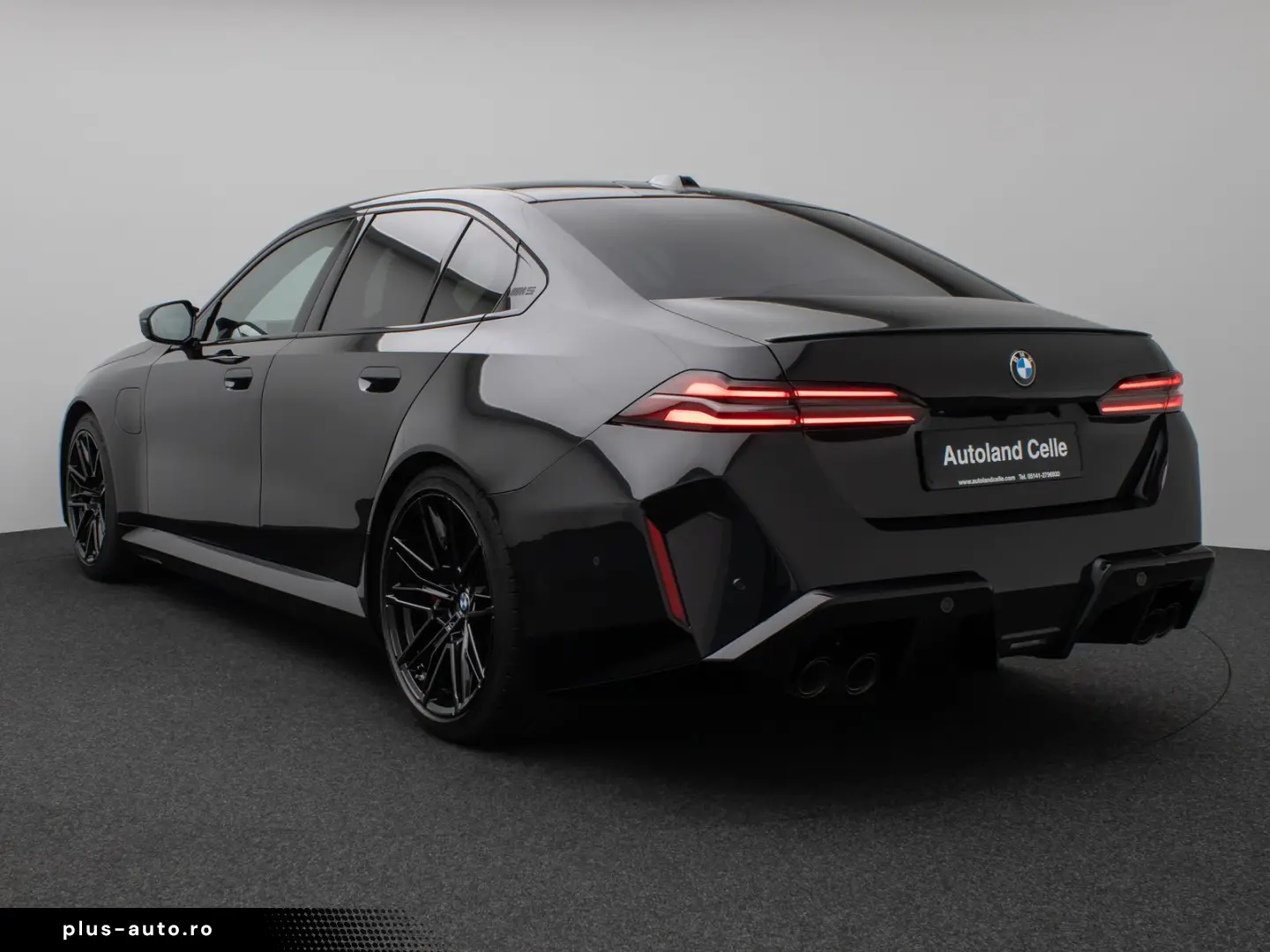 BMW M5 xDrive_Panoramic_360_B&W_HUD_M-Drivers