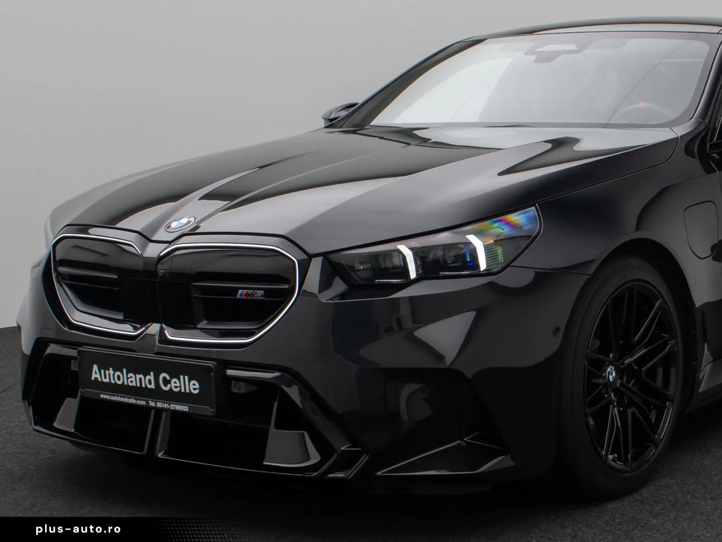 BMW M5 xDrive_Panoramic_360_B&W_HUD_M-Drivers