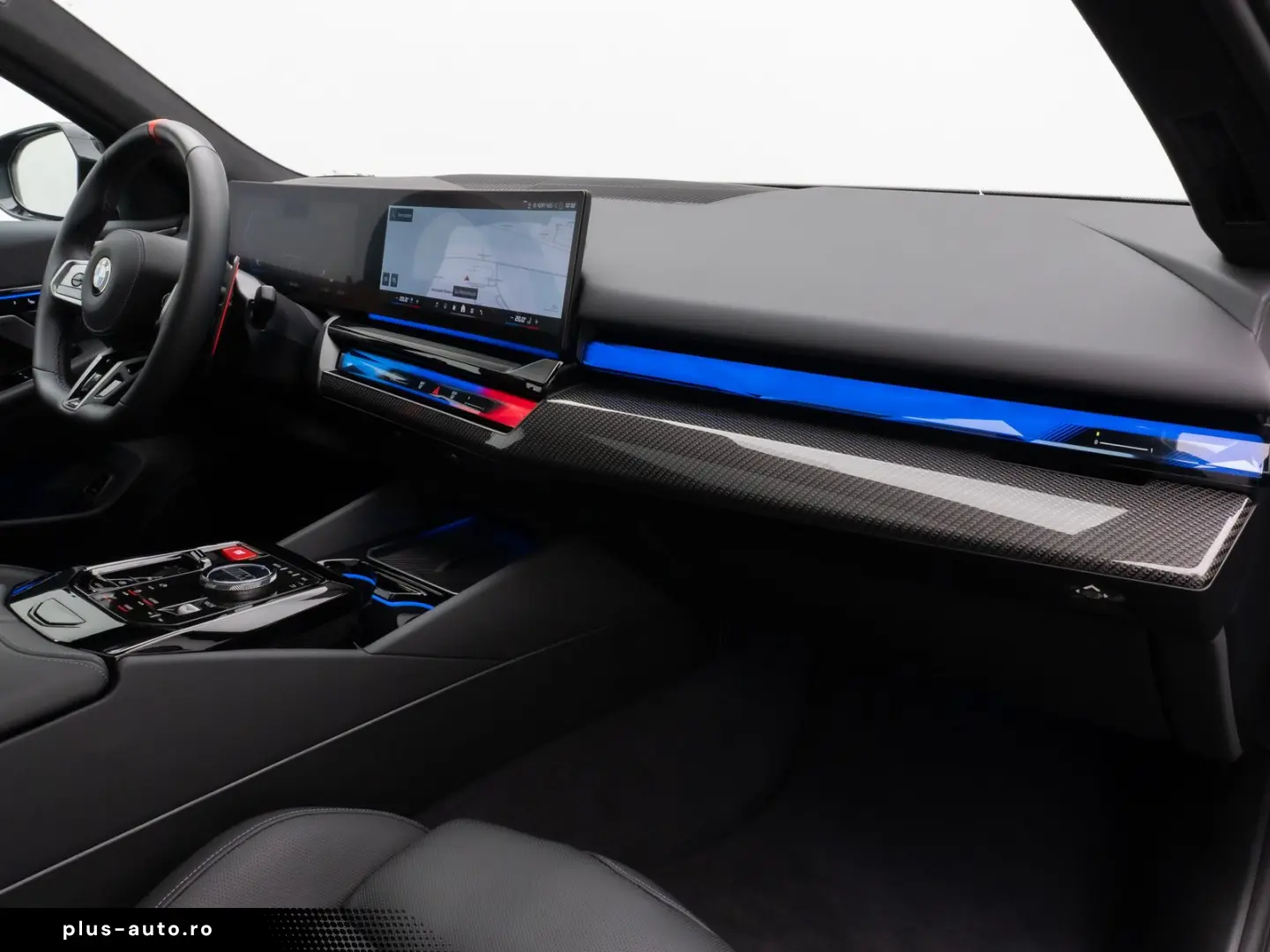 BMW M5 xDrive_Panoramic_360_B&W_HUD_M-Drivers