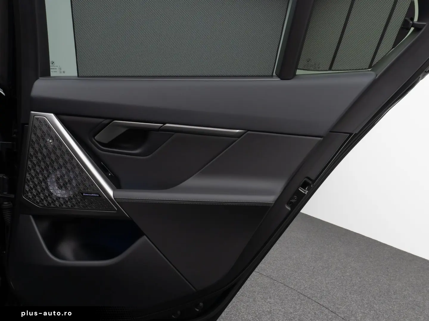 BMW M5 xDrive_Panoramic_360_B&W_HUD_M-Drivers