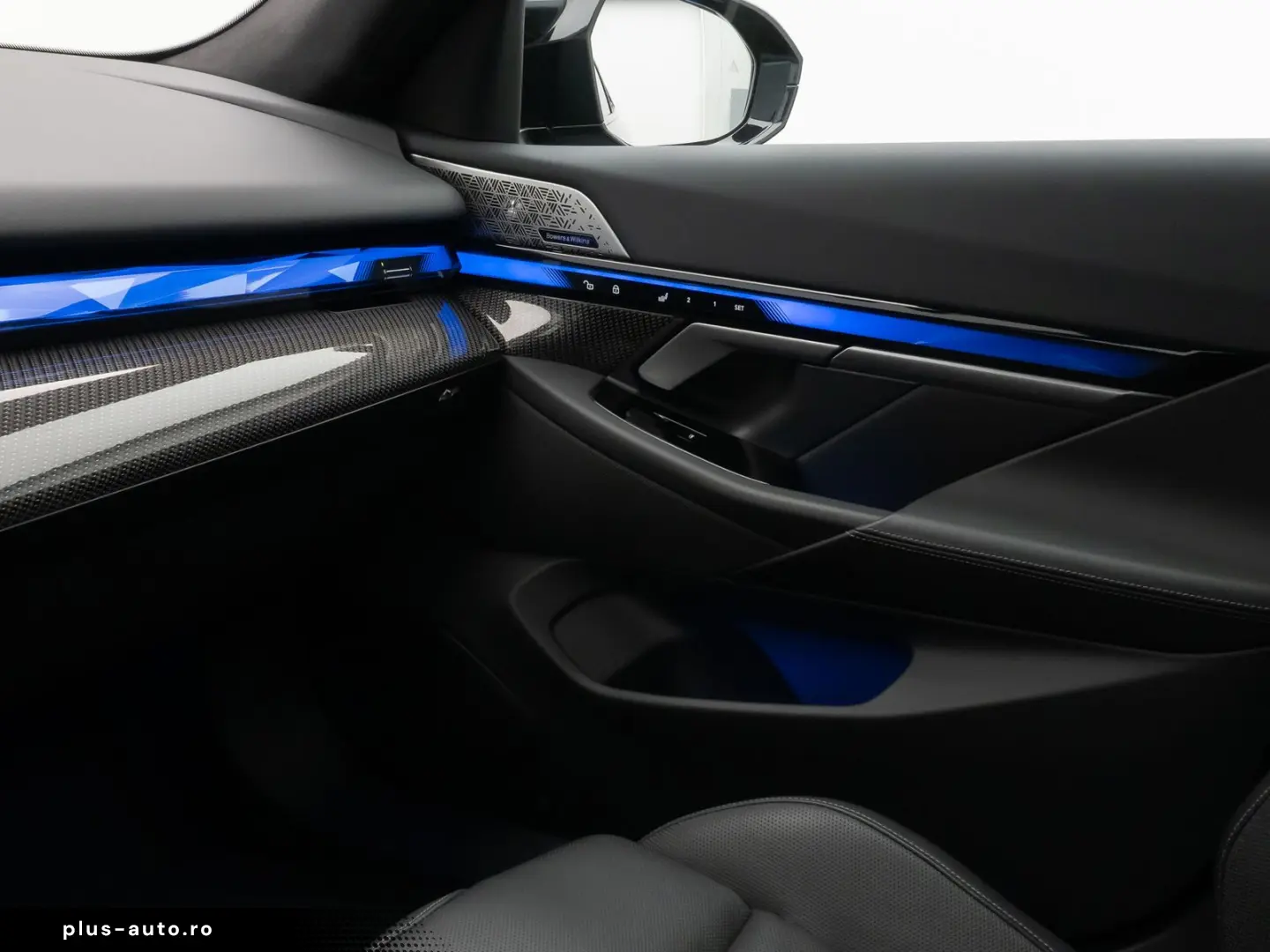 BMW M5 xDrive_Panoramic_360_B&W_HUD_M-Drivers