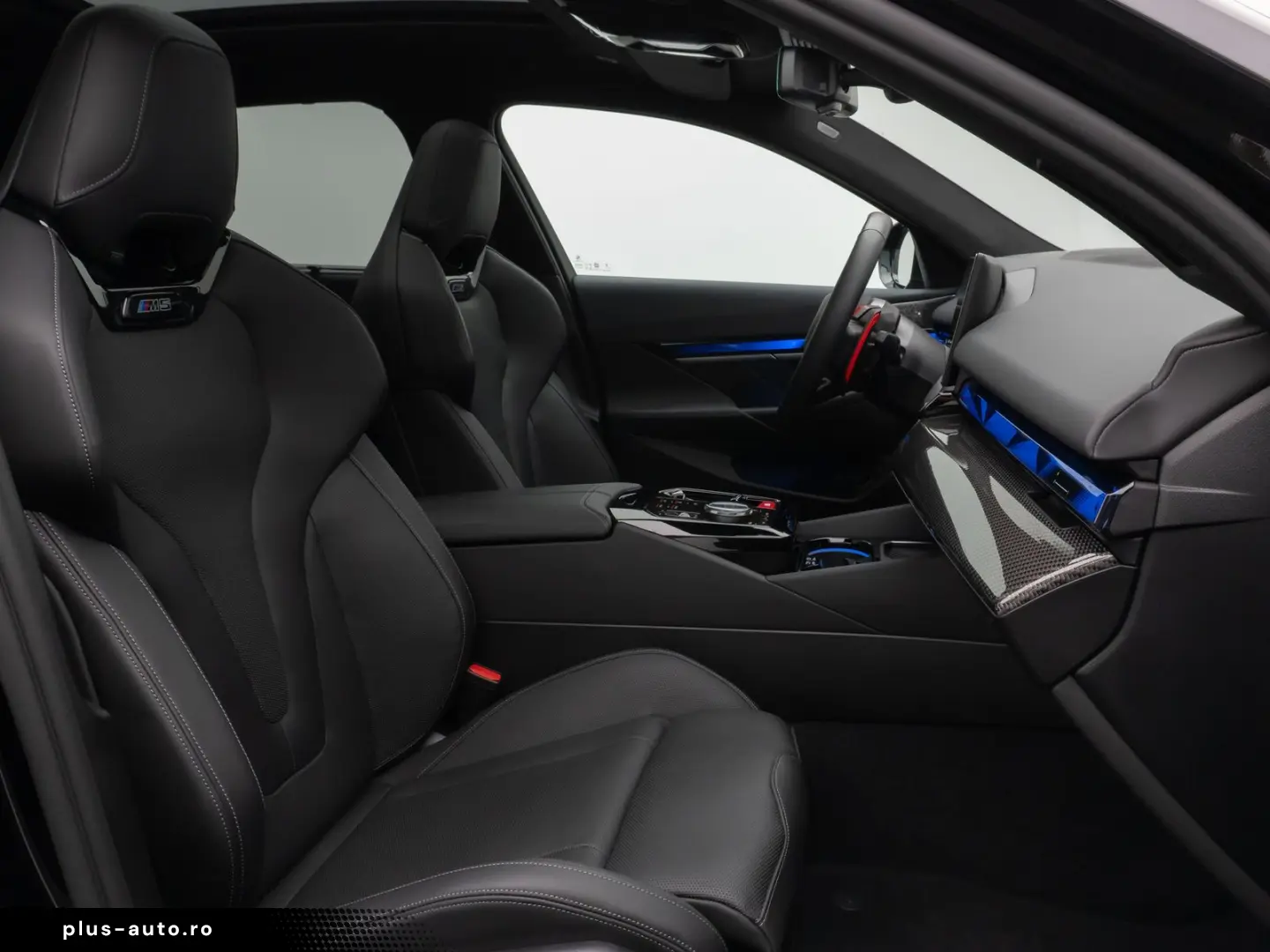 BMW M5 xDrive_Panoramic_360_B&W_HUD_M-Drivers