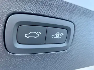 VOLVO XC90 B5 AWD Plus Dark