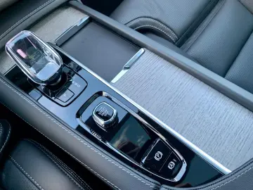 VOLVO XC90 B5 AWD Plus Dark