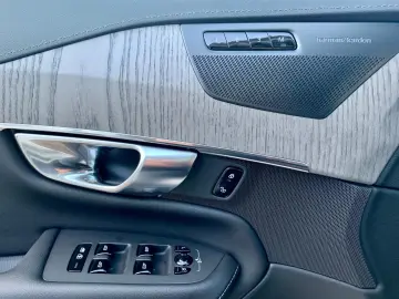 VOLVO XC90 B5 AWD Plus Dark