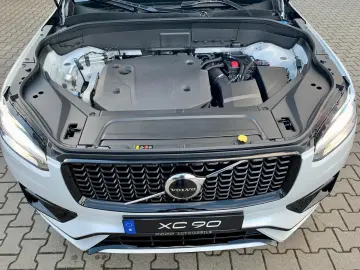 VOLVO XC90 B5 AWD Plus Dark