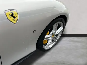 FERRARI Roma Spider  LED-Scheinwerfer 20 Zoll Felge