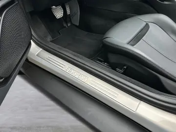 FERRARI Roma Spider  LED-Scheinwerfer 20 Zoll Felge