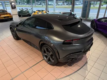 FERRARI Purosangue V12 CARBON