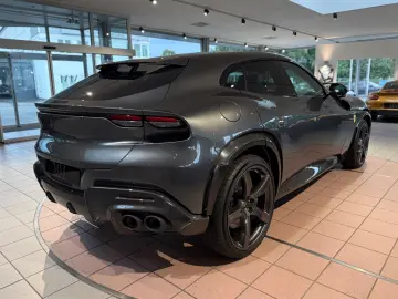 FERRARI Purosangue V12 CARBON