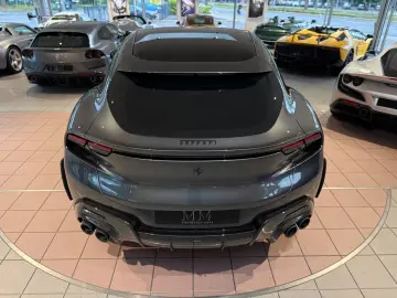 FERRARI Purosangue V12 CARBON