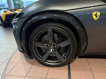 FERRARI Purosangue V12 CARBON
