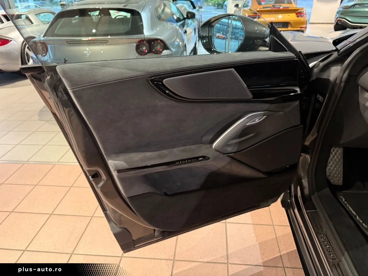 FERRARI Purosangue V12 CARBON