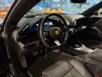 FERRARI Purosangue V12 CARBON