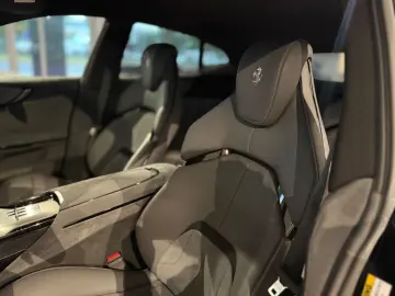 FERRARI Purosangue V12 CARBON