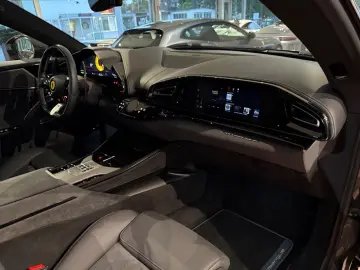 FERRARI Purosangue V12 CARBON