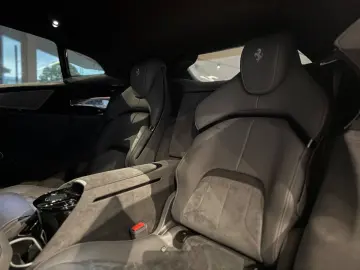 FERRARI Purosangue V12 CARBON