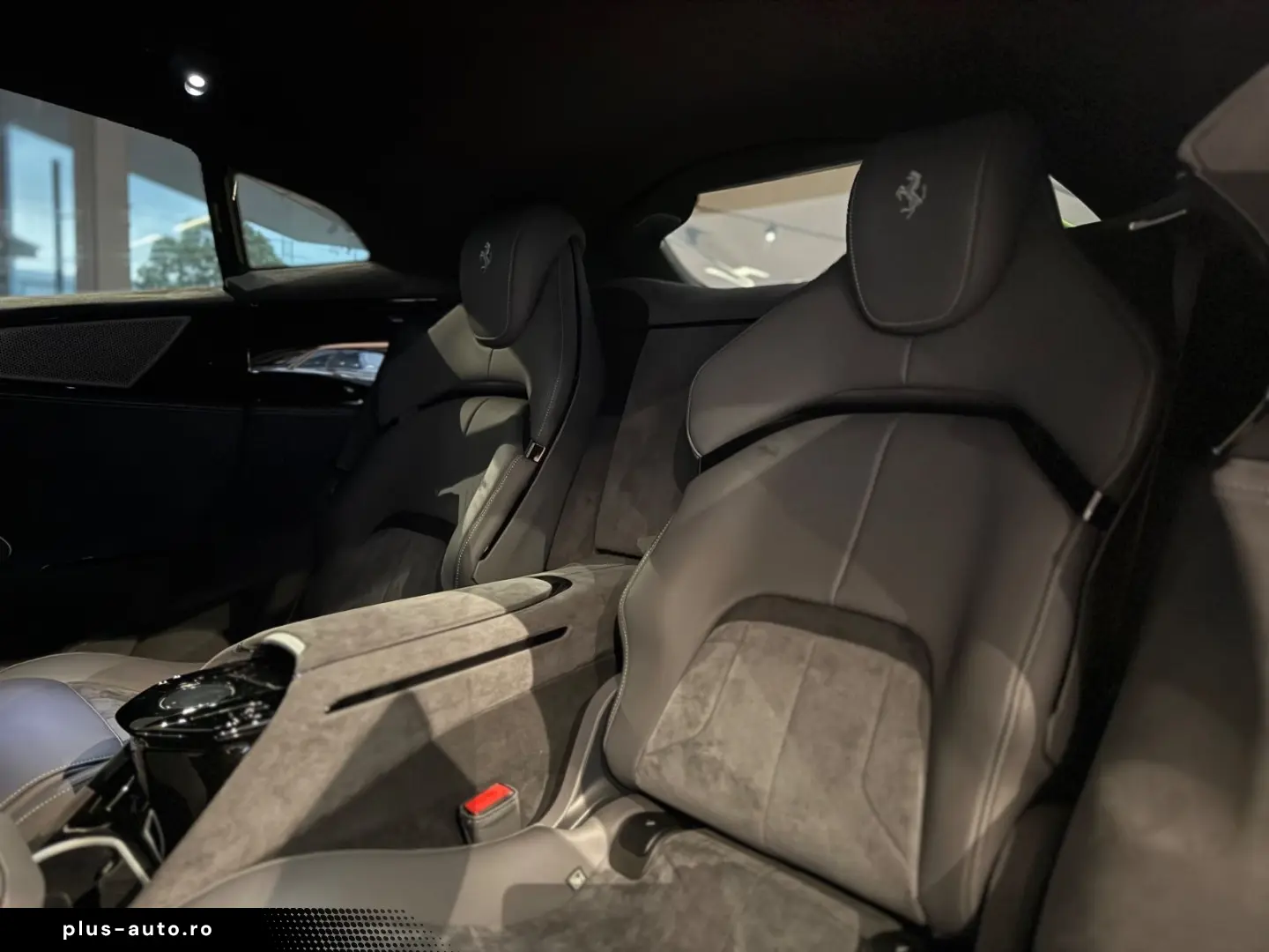 FERRARI Purosangue V12 CARBON