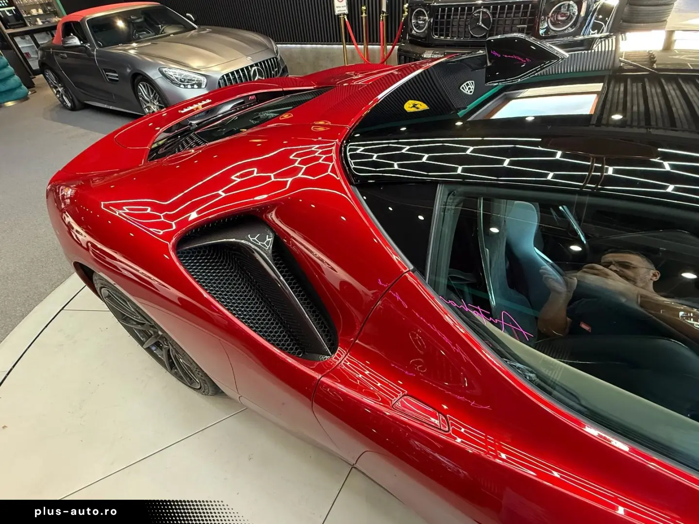 FERRARI SF90 STRADALE