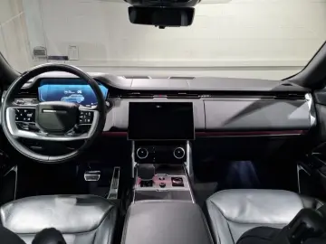 LAND ROVER Range Rover P510e Autobiography