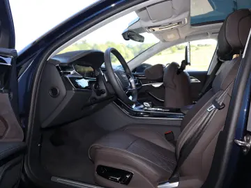 AUDI A8L 60 TFSI V8 lang exclusive RUHESITZ  AKTIV-FW