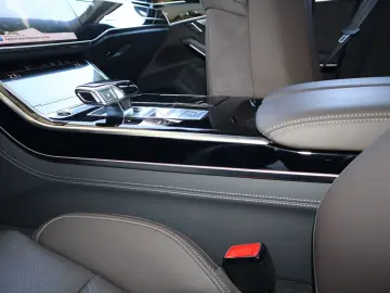 AUDI A8L 60 TFSI V8 lang exclusive RUHESITZ  AKTIV-FW