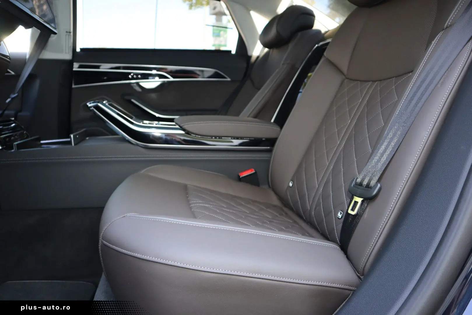 AUDI A8L 60 TFSI V8 lang exclusive RUHESITZ  AKTIV-FW