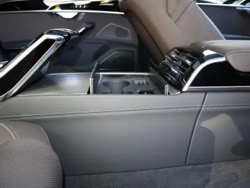 AUDI A8L 60 TFSI V8 lang exclusive RUHESITZ  AKTIV-FW