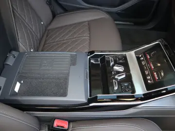 AUDI A8L 60 TFSI V8 lang exclusive RUHESITZ  AKTIV-FW