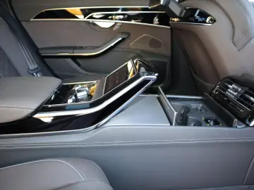 AUDI A8L 60 TFSI V8 lang exclusive RUHESITZ  AKTIV-FW