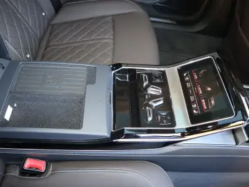 AUDI A8L 60 TFSI V8 lang exclusive RUHESITZ  AKTIV-FW