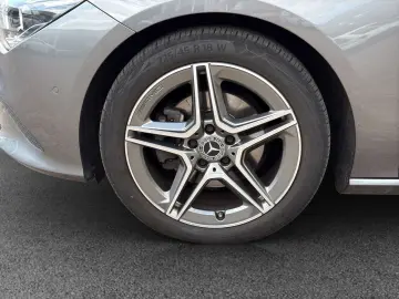 MERCEDES-BENZ CLA 200 Progressive
