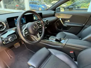 MERCEDES-BENZ CLA 200 Progressive