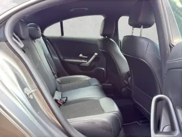 MERCEDES-BENZ CLA 200 Progressive