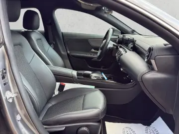MERCEDES-BENZ CLA 200 Progressive