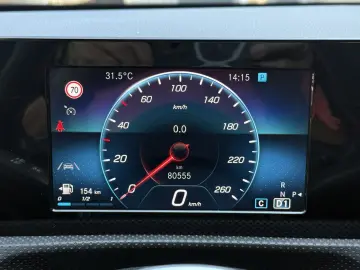 MERCEDES-BENZ CLA 200 Progressive
