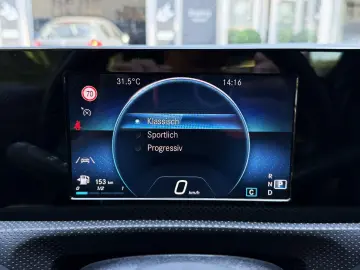MERCEDES-BENZ CLA 200 Progressive