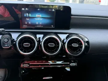 MERCEDES-BENZ CLA 200 Progressive