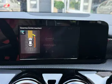 MERCEDES-BENZ CLA 200 Progressive