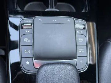 MERCEDES-BENZ CLA 200 Progressive